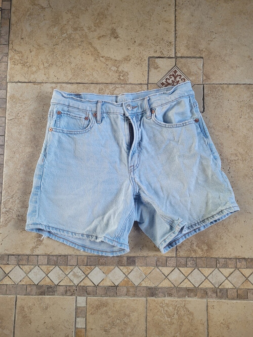 American Eagle Outfitters Light Wash Relaxed Denim Shorts for Women